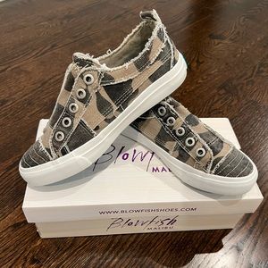 Blowfish Army Sneakers (6.5)